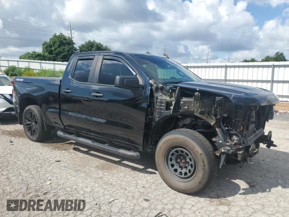 ✅ 2020 Chevrolet Silverado 1500 Custom • VIN: 1GCRYBEK2LZ363020 • Lot: 68135275. Listed on Copart with 61,215 mi. Free auction sales archive from the USA and detailed vehicle history report at DreamBid. Image 4.
