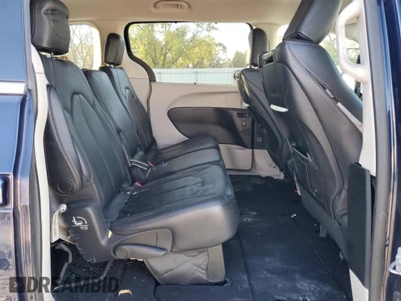 ✅ 2017 Chrysler Pacifica Touring L Plus • VIN: 2C4RC1EG6HR708670 • Lot: 89860885. Wystawiony na Copart z przebiegiem 104 042 mil. Bezpłatny archiwum sprzedaży aukcyjnych z USA i szczegółowy raport historii pojazdu na DreamBid. Zdjęcie 11.