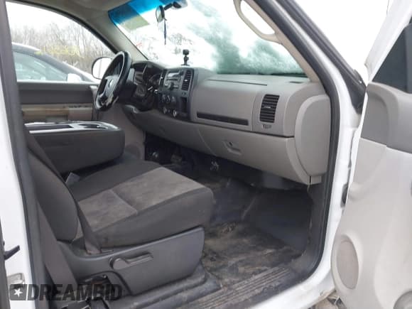 ✅ 2009 Chevrolet Silverado 2500HD • VIN: 1GCHK49699E105437 • Лот: 41264462. Опубликован ранее на IAAI с пробегом 306 561 миль. Бесплатный доступ к архиву аукционных продаж из США и подробный отчёт об истории автомобиля на DreamBid. Изображение 5.