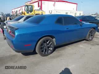 2020 Dodge Challenger SXT z VIN 2C3CDZAG8LH215289, wystawiony jako IAAI lot #43371590 z przebiegiem 102 952 mil mil oraz . Historia ofert i sprzedaży dostępna na DreamBid. Obrazek 4.