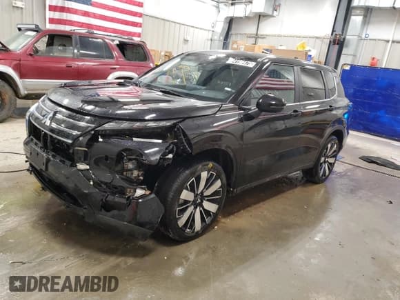✅ 2025 Mitsubishi Outlander SE • VIN: JA4J4VA88SZ037588 • Lot: 84198475. Listed on Copart with 6,345 mi. Free auction sales archive from the USA and detailed vehicle history report at DreamBid. Image 1.
