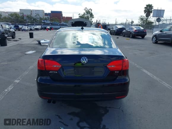 ✅ 2014 Volkswagen Jetta TDI w/Premium/Nav • VIN: 3VWLL7AJ3EM404934 • Lot: 42809693. Listed on IAAI with 142,331 mi. Free auction sales archive from the USA and detailed vehicle history report at DreamBid. Image 16.