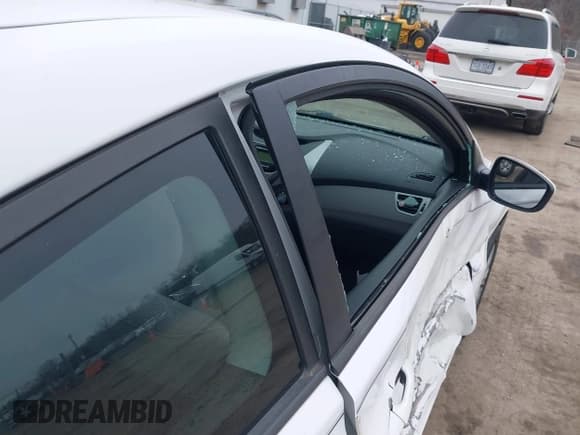 ✅ 2013 Hyundai Elantra GS • VIN: KMHDH6AEXDU012092 • Lot: 41554444. Listed on IAAI with 117,504 mi. Free auction sales archive from the USA and detailed vehicle history report at DreamBid. Image 12.