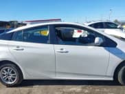 ✅ 2018 Toyota Prius Three Touring • VIN: JTDKARFU4J3546479 • Lot: 43773603. Wystawiony na IAAI z przebiegiem 49 146 mil. Bezpłatny archiwum sprzedaży aukcyjnych z USA i szczegółowy raport historii pojazdu na DreamBid. Zdjęcie 14.