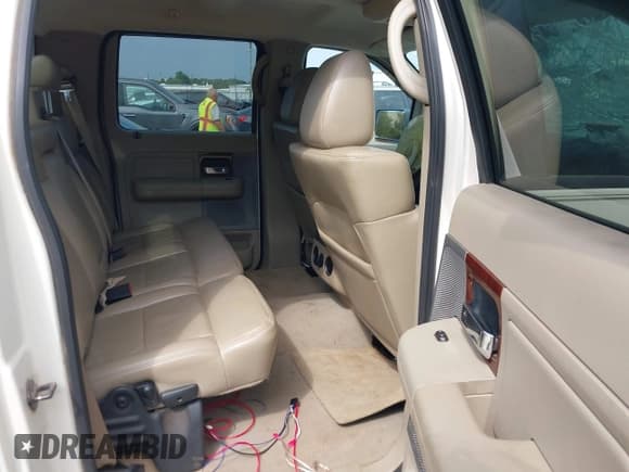 ✅ 2008 Ford F-150 XLT • VIN: 1FTPW12V18FA20049 • Lot: 43114321. Wystawiony na IAAI z przebiegiem 260 135 mil. Bezpłatny archiwum sprzedaży aukcyjnych z USA i szczegółowy raport historii pojazdu na DreamBid. Zdjęcie 8.