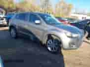 2014 Mitsubishi Outlander ES z VIN 4A4AR3AU0EE022662, wystawiony jako IAAI lot #43609130 z przebiegiem 150 486 mil mil oraz . Historia ofert i sprzedaży dostępna na DreamBid. Obrazek 1.