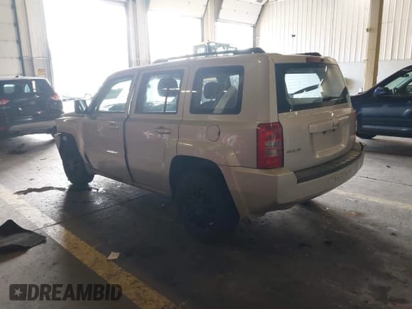 ✅ 2010 Jeep Patriot Sport • VIN: 1J4NF2GB9AD658282 • Lot: 43536970. Wystawiony na IAAI z przebiegiem 116 337 mil. Bezpłatny archiwum sprzedaży aukcyjnych z USA i szczegółowy raport historii pojazdu na DreamBid. Zdjęcie 3.