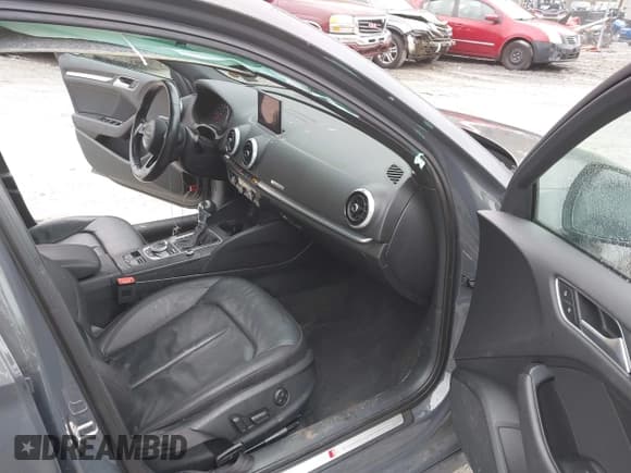 ✅ 2017 Audi A3 Premium Plus • VIN: WAUJ8GFF9H1057303 • Lot: 43555940. Wystawiony na IAAI z przebiegiem 103 420 mil. Bezpłatny archiwum sprzedaży aukcyjnych z USA i szczegółowy raport historii pojazdu na DreamBid. Zdjęcie 5.