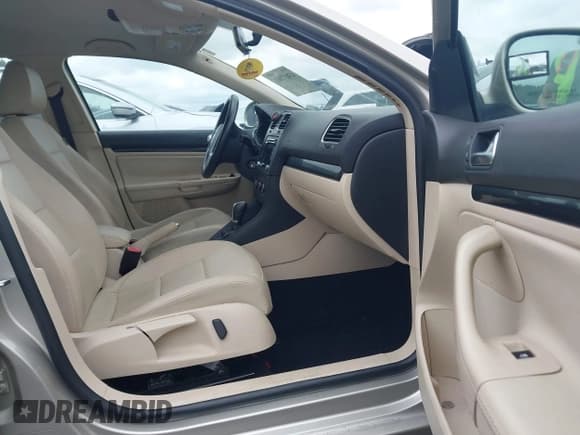 ✅ 2013 Volkswagen Jetta TDI w/Sunroof • VIN: 3VWPL7AJ2DM624923 • Lot: 43027061. Wystawiony na IAAI z przebiegiem 232 544 mil. Bezpłatny archiwum sprzedaży aukcyjnych z USA i szczegółowy raport historii pojazdu na DreamBid. Zdjęcie 5.