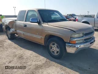 ✅ 2000 Chevrolet Silverado 1500 LS • VIN: 2GCEC19T1Y1277305 • Lot: 43516630. Listed on IAAI with 220,529 mi. Free auction sales archive from the USA and detailed vehicle history report at DreamBid. Image 1.