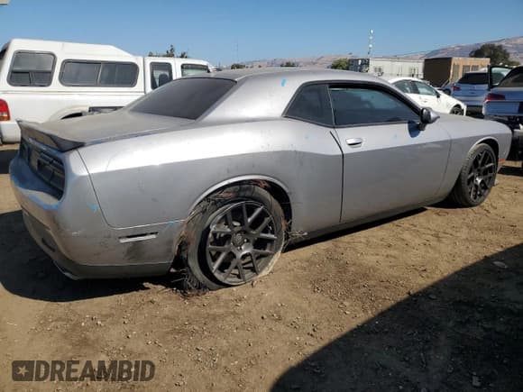 ✅ 2017 Dodge Challenger T/A 392 • VIN: 2C3CDZFJ6HH514646 • Lot: 73401334. Wystawiony na Copart z przebiegiem 63 632 mil. Bezpłatny archiwum sprzedaży aukcyjnych z USA i szczegółowy raport historii pojazdu na DreamBid. Zdjęcie 3.