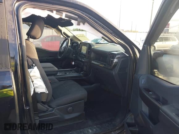 ✅ 2023 Ford F-150 XL • VIN: 1FTEW1CP4PKE52289 • Lot: 43543446. Wystawiony na IAAI z przebiegiem 68 557 mil. Bezpłatny archiwum sprzedaży aukcyjnych z USA i szczegółowy raport historii pojazdu na DreamBid. Zdjęcie 5.