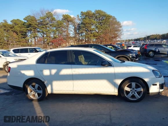 ✅ 2008 Volkswagen Jetta SE • VIN: 3VWRM71K98M103735 • Lot: 43850605. Wystawiony na IAAI z przebiegiem 135 955 mil. Bezpłatny archiwum sprzedaży aukcyjnych z USA i szczegółowy raport historii pojazdu na DreamBid. Zdjęcie 12.