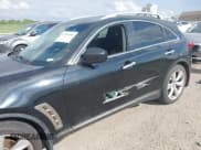 ✅ 2009 Infiniti FX • VIN: JNRBS18WX9M201623 • Lot: 42191656. Wystawiony na IAAI z przebiegiem 221 928 mil. Bezpłatny archiwum sprzedaży aukcyjnych z USA i szczegółowy raport historii pojazdu na DreamBid. Zdjęcie 6.