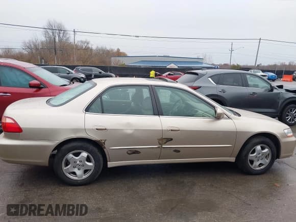 ✅ 2000 Honda Accord EX • VIN: 1HGCG1651YA059843 • Lot: 43712464. Listed on IAAI with 116,366 mi. Free auction sales archive from the USA and detailed vehicle history report at DreamBid. Image 13.