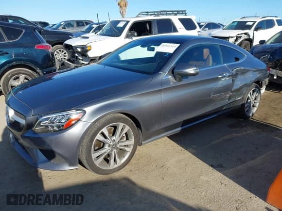 ✅ 2019 Mercedes-Benz C 300 • VIN: WDDWJ8DB8KF826229 • Lot: 41932314. Wystawiony na IAAI z przebiegiem 51 305 mil. Bezpłatny archiwum sprzedaży aukcyjnych z USA i szczegółowy raport historii pojazdu na DreamBid. Zdjęcie 2.