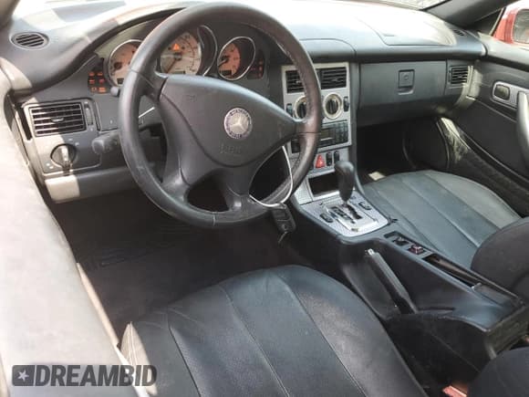 ✅ 2003 Mercedes-Benz SLK 230 Kompressor • VIN: WDBKK49F73F278329 • Лот: 80837685. Опубликован ранее на Copart с пробегом 154 146 миль. Бесплатный доступ к архиву аукционных продаж из США и подробный отчёт об истории автомобиля на DreamBid. Изображение 8.