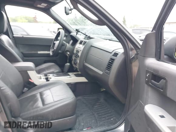 ✅ 2012 Ford Escape XLT • VIN: 1FMCU9DGXCKC23955 • Lot: 42277339. Listed on IAAI with 181,738 mi. Free auction sales archive from the USA and detailed vehicle history report at DreamBid. Image 5.