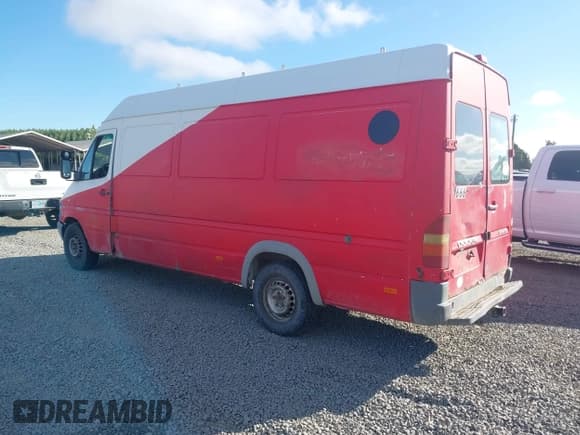 ✅ 2005 Dodge Sprinter • VIN: WD2PD744355762983 • Lot: 42806420. Listed on IAAI with 533,330 mi. Free auction sales archive from the USA and detailed vehicle history report at DreamBid. Image 3.