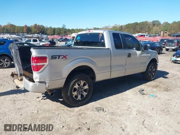 ✅ 2014 Ford F-150 XLT • VIN: 1FTFX1EF8EKE08525 • Lot: 43617904. Wystawiony na IAAI z przebiegiem 358 413 mil. Bezpłatny archiwum sprzedaży aukcyjnych z USA i szczegółowy raport historii pojazdu na DreamBid. Zdjęcie 4.