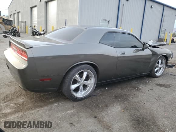 ✅ 2009 Dodge Challenger R/T • VIN: 2B3LJ54T19H542696 • Lot: 82454434. Wystawiony na Copart z przebiegiem 141 889 mil. Bezpłatny archiwum sprzedaży aukcyjnych z USA i szczegółowy raport historii pojazdu na DreamBid. Zdjęcie 3.