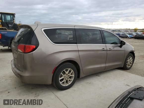 ✅ 2017 Chrysler Pacifica LX • VIN: 2C4RC1CG8HR598515 • Lot: 90057275. Wystawiony na Copart z przebiegiem 159 290 mil. Bezpłatny archiwum sprzedaży aukcyjnych z USA i szczegółowy raport historii pojazdu na DreamBid. Zdjęcie 3.