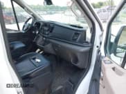 ✅ 2020 Ford Transit Passenger XL • VIN: 1FDAX2C80LKB50479 • Lot: 42681594. Wystawiony na IAAI z przebiegiem 45 179 mil. Bezpłatny archiwum sprzedaży aukcyjnych z USA i szczegółowy raport historii pojazdu na DreamBid. Zdjęcie 5.