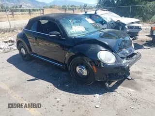 ✅ 2014 Volkswagen Beetle 1.8T • VIN: 3VW517AT6EM821755 • Lot: 42961048. Wystawiony na IAAI z przebiegiem 91 264 mil. Bezpłatny archiwum sprzedaży aukcyjnych z USA i szczegółowy raport historii pojazdu na DreamBid. Zdjęcie 1.