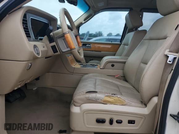✅ 2007 Lincoln Navigator • VIN: 5LMFU27567LJ15649 • Lot: 50902735. Wystawiony na Copart z przebiegiem 177 620 mil. Bezpłatny archiwum sprzedaży aukcyjnych z USA i szczegółowy raport historii pojazdu na DreamBid. Zdjęcie 7.