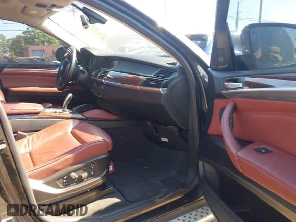 ✅ 2011 BMW X6 50i • VIN: 5UXFG8C55BLZ95323 • Lot: 42662392. Listed on IAAI with 130,203 mi. Free auction sales archive from the USA and detailed vehicle history report at DreamBid. Image 5.