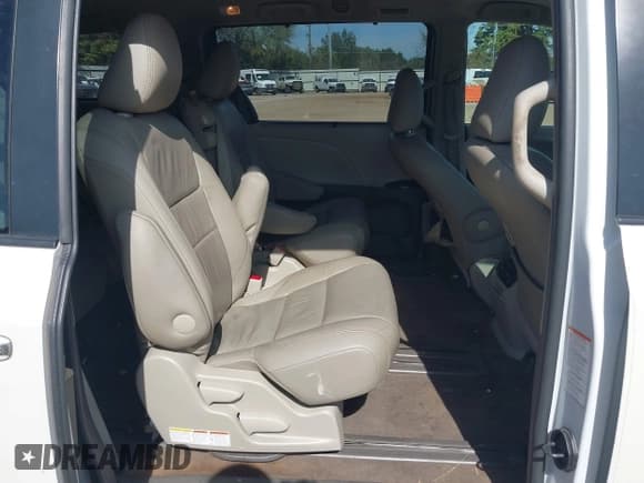 ✅ 2016 Toyota Sienna XLE • VIN: 5TDYK3DC5GS759947 • Лот: 43501068. Опубликован ранее на IAAI с пробегом 194 054 миль. Бесплатный доступ к архиву аукционных продаж из США и подробный отчёт об истории автомобиля на DreamBid. Изображение 8.