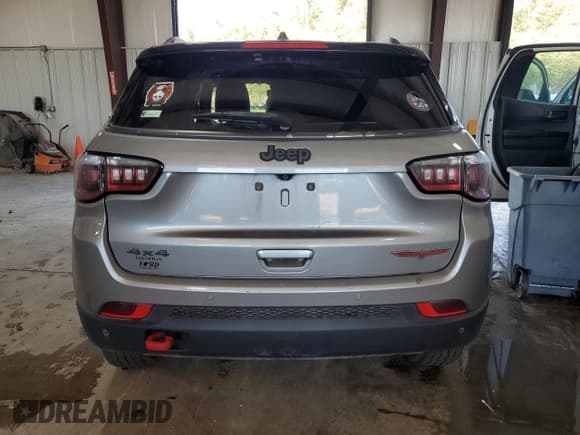 ✅ 2021 Jeep Compass Trailhawk • VIN: 3C4NJDDB2MT565008 • Lot: 84761235. Wystawiony na Copart z przebiegiem 94 218 mil. Bezpłatny archiwum sprzedaży aukcyjnych z USA i szczegółowy raport historii pojazdu na DreamBid. Zdjęcie 6.