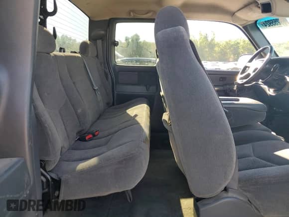 2006 Chevrolet Silverado 1500 LS z VIN 1GCEK19V16Z207120, wystawiony jako Copart lot #69255924 z przebiegiem 215 962 mil mil oraz Szkoda całkowita • Salvage title. Historia ofert i sprzedaży dostępna na DreamBid. Obrazek 10.