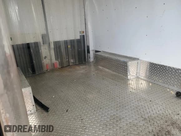 ✅ 2019 Ford Transit • VIN: 1FTYR2CM9KKA87925 • Lot: 56974955. Wystawiony na Copart z przebiegiem Nie podano. Bezpłatny archiwum sprzedaży aukcyjnych z USA i szczegółowy raport historii pojazdu na DreamBid. Zdjęcie 11.