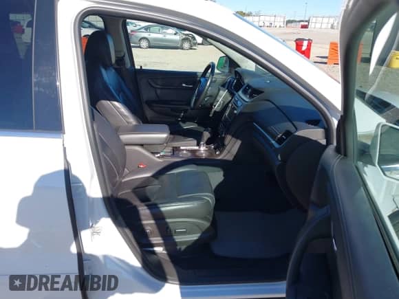 2016 Chevrolet Traverse LT z VIN 1GNKVHKD1GJ232420, wystawiony jako IAAI lot #43446663 z przebiegiem 206 500 mil mil oraz . Historia ofert i sprzedaży dostępna na DreamBid. Obrazek 5.