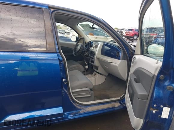 ✅ 2009 Chrysler PT Cruiser Touring • VIN: 3A8FY58949T559532 • Lot: 43508709. Listed on IAAI with 147,000 mi. Free auction sales archive from the USA and detailed vehicle history report at DreamBid. Image 5.