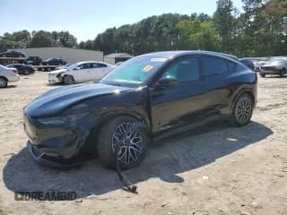 ✅ 2025 Ford Mustang Mach-E Premium • VIN: 3FMTK3SU1SMA16633 • Лот: 69262415. Опубликован ранее на Copart с пробегом 219 миль. Бесплатный доступ к архиву аукционных продаж из США и подробный отчёт об истории автомобиля на DreamBid. Изображение 1.