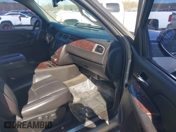 ✅ 2008 GMC Sierra Denali • VIN: 2GTEK638781257693 • Lot: 41980492. Listed on IAAI with 212,267 mi. Free auction sales archive from the USA and detailed vehicle history report at DreamBid. Image 5.