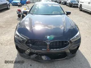 ✅ 2021 BMW M8 • VIN: WBSGV0C05MCF85718 • Lot: 64518093. Wystawiony na Copart z przebiegiem 26 398 mil. Bezpłatny archiwum sprzedaży aukcyjnych z USA i szczegółowy raport historii pojazdu na DreamBid. Zdjęcie 5.