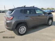 ✅ 2019 Jeep Compass Sport • VIN: 3C4NJDAB7KT712179 • Lot: 71548955. Wystawiony na Copart z przebiegiem 75 910 mil. Bezpłatny archiwum sprzedaży aukcyjnych z USA i szczegółowy raport historii pojazdu na DreamBid. Zdjęcie 3.