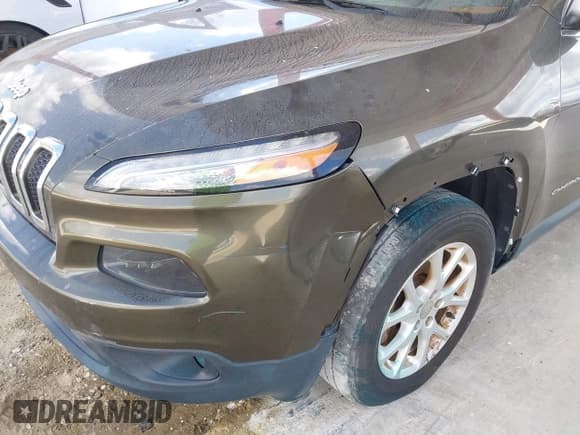 ✅ 2015 Jeep Cherokee Latitude • VIN: 1C4PJMCS8FW559172 • Lot: 43681804. Listed on IAAI with 35,998 mi. Free auction sales archive from the USA and detailed vehicle history report at DreamBid. Image 6.