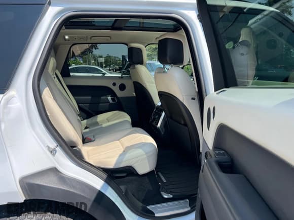 ✅ 2018 Land Rover Range Rover Sport HSE • VIN: SALWR2RK8JA801747 • Lot: 61385965. Listed on Copart with 145,457 mi. Free auction sales archive from the USA and detailed vehicle history report at DreamBid. Image 6.