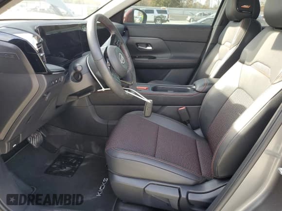 ✅ 2025 Nissan Kicks SR • VIN: 3N8AP6DC4SL394233 • Лот: 93443125. Опубликован ранее на Copart с пробегом 1 629 миль. Бесплатный доступ к архиву аукционных продаж из США и подробный отчёт об истории автомобиля на DreamBid. Изображение 7.