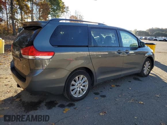 ✅ 2012 Toyota Sienna LE • VIN: 5TDJK3DCXCS032055 • Lot: 90210545. Wystawiony na Copart z przebiegiem 107 678 mil. Bezpłatny archiwum sprzedaży aukcyjnych z USA i szczegółowy raport historii pojazdu na DreamBid. Zdjęcie 3.