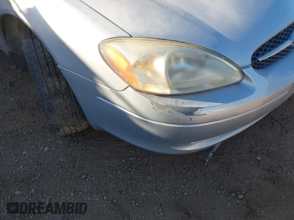 ✅ 2000 Ford Taurus SES • VIN: 1FAFP55S5YA139047 • Lot: 43899558. Wystawiony na IAAI z przebiegiem 125 218 mil. Bezpłatny archiwum sprzedaży aukcyjnych z USA i szczegółowy raport historii pojazdu na DreamBid. Zdjęcie 6.