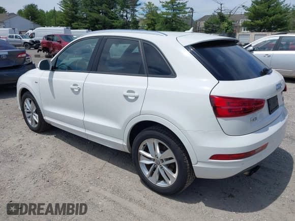 ✅ 2018 Audi Q3 Premium • VIN: WA1ECCFSXJR020965 • Lot: 42301424. Listed on IAAI with 96,583 mi. Free auction sales archive from the USA and detailed vehicle history report at DreamBid. Image 3.