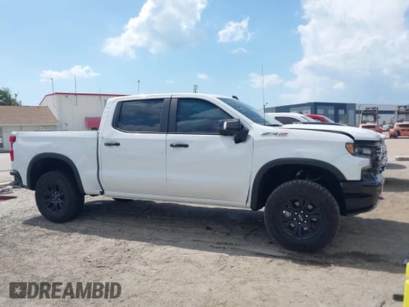 ✅ 2025 Chevrolet Silverado 1500 ZR2 • VIN: 3GCUKHEL0SG213168 • Лот: 42156338. Опубликован ранее на IAAI с пробегом 4 673 миль. Бесплатный доступ к архиву аукционных продаж из США и подробный отчёт об истории автомобиля на DreamBid. Изображение 13.