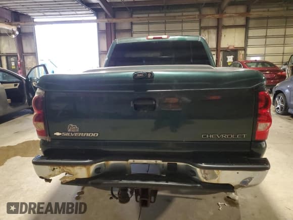 ✅ 2004 Chevrolet Silverado 1500 LS • VIN: 2GCEK13T641427852 • Lot: 51448595. Wystawiony na Copart z przebiegiem 174 565 mil. Bezpłatny archiwum sprzedaży aukcyjnych z USA i szczegółowy raport historii pojazdu na DreamBid. Zdjęcie 6.