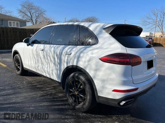 ✅ 2016 Porsche Cayenne • VIN: WP1AA2A21GKA09638 • Lot: 65498264. Wystawiony na Copart z przebiegiem 61 511 mil. Bezpłatny archiwum sprzedaży aukcyjnych z USA i szczegółowy raport historii pojazdu na DreamBid. Zdjęcie 3.