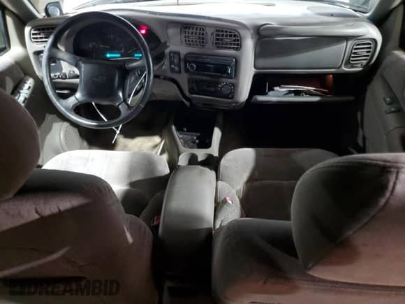 2000 Chevrolet Blazer LT z VIN 1GNCS13W9Y2197075, wystawiony jako Copart lot #78605864 z przebiegiem 260 786 mil mil oraz Szkoda całkowita • Salvage title. Historia ofert i sprzedaży dostępna na DreamBid. Obrazek 8.